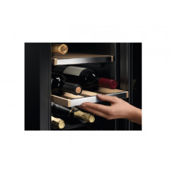 ELECTROLUX EWUS018B7B CANTINA VINO INCASSO 56LT VENTILATA